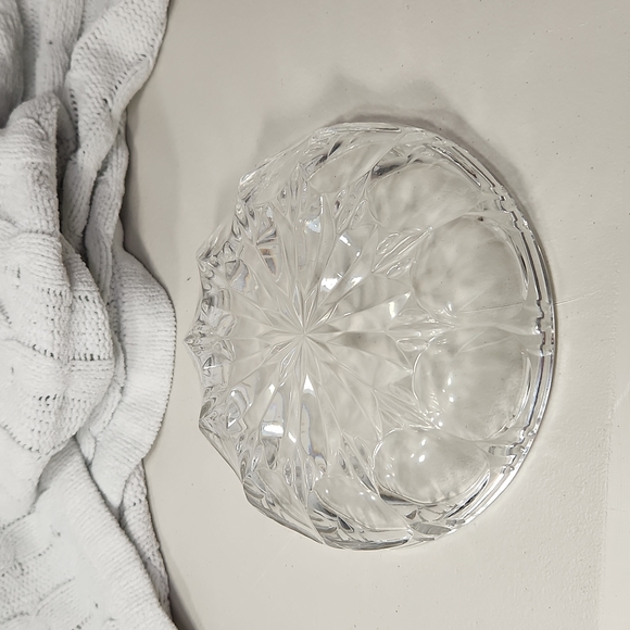 🕸Vintage Crystal Glass Decorative Round Textured Bottom Candy/Trinket Bowl - Picture 5 of 7